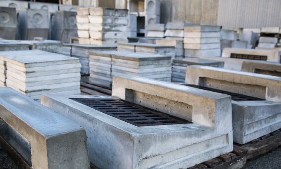 Завод Светорезерв закупает бетонные ограждения