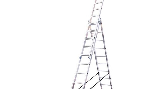 Алюминиевая трехсекционная лестница 3х11 ступеней TRIOMAX VIRASTAR