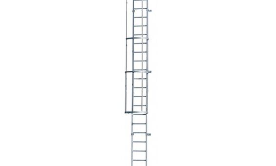 Стационарная аварийная лестница KRAUSE, высота 9,52 м.